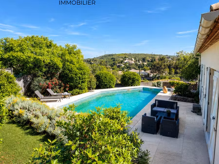 maison 7 p de 168 m2 sur un grand terrain de plus de 1000 m2