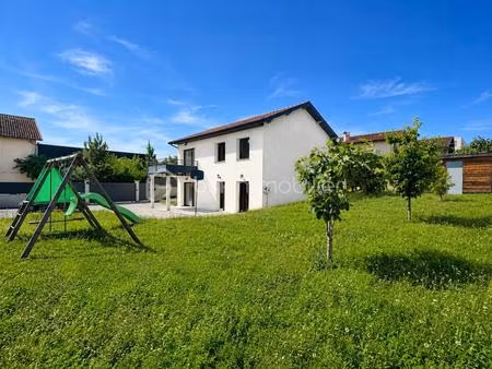 en exclusivité – maison familiale rénovée  dpe a  à deux pas du centre-ville