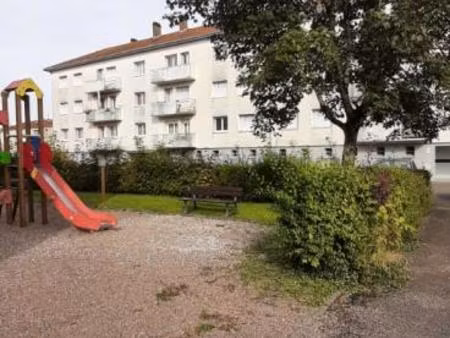 petit t4 dans un quartier calme les gleux
