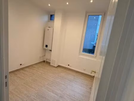 local commercial 32m2 refait à neuf rue de flore alfortville