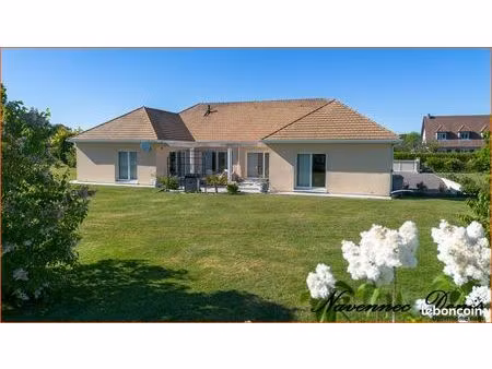 maison 77 pièces 215 m²