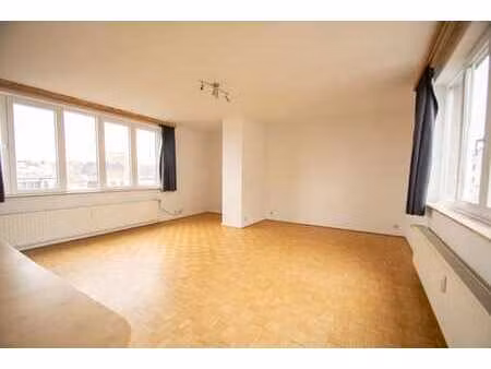 studio rénové proche square ambiorix