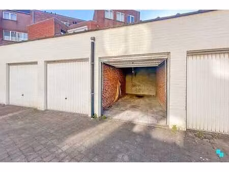 afgesloten garagebox in centrum tielt
