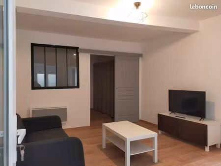 t2 de 35 m2 meublé  centre-ville historique d’auterive