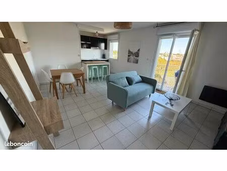 t2 meublé 46 m² – blagnac grand noble / iut – lumineux avec balcon