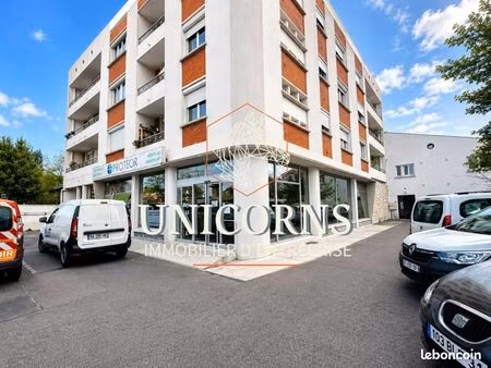 bureau 360 m²