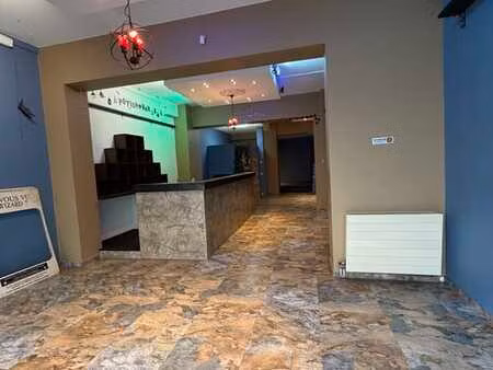 superbe local entièrement renové +/- 100 m² en plein centre