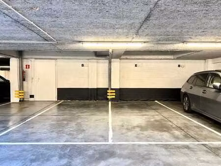 emplacement de parking top situation - stéphanie