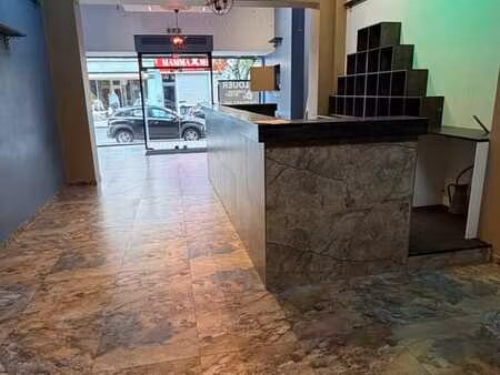 superbe local entièrement renové +/- 100 m² en plein centre