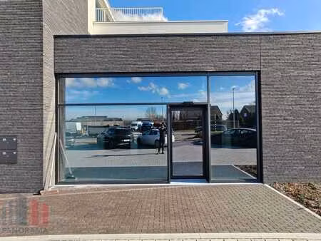 200 m² showroom/kantoor op absolute toplocatie in zedelgem
