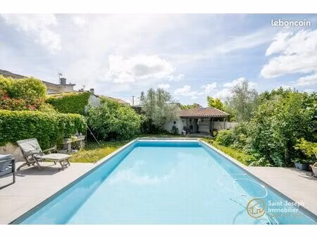 maison 6 pièces 202 m²