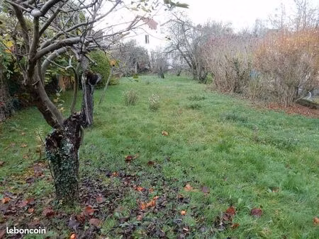 terrain 305 m² fosses