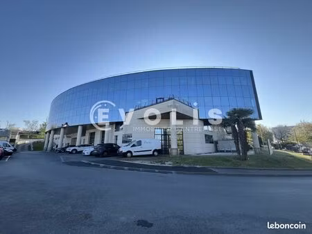bureau 1 792 m²