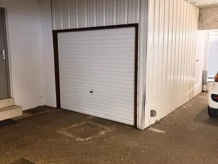 parking/box 1 pièce 14 m²