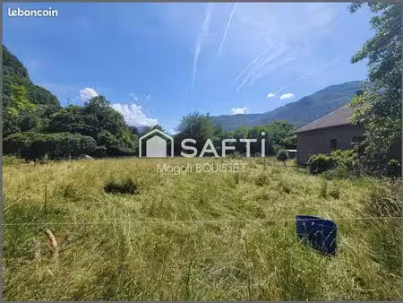 terrain 737 m² fronsac