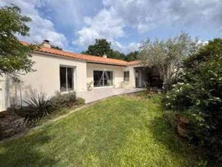 vente maison à la roche-sur-yon zone est (85000) : à vendre / 174m² la roche-sur-yon zone 