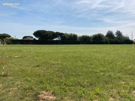 terrain 922 m² larra