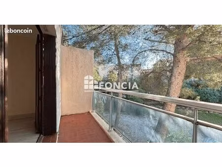 hôpitaux facs / père soulas - lumineux t1 en dernier étage avec terrasse au calme  vue dég