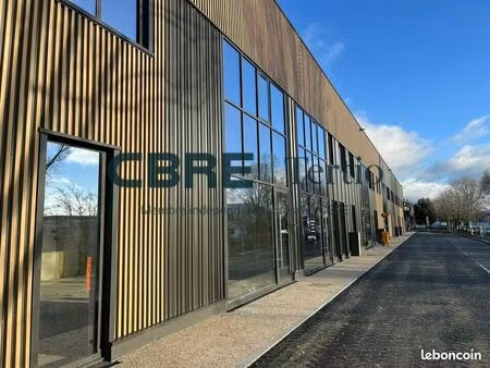 local d'activite 961 m² saint-cyr-sur-loire