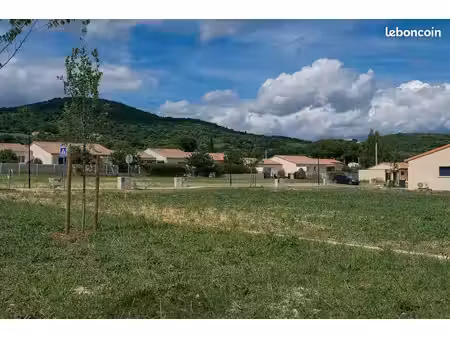terrain 600 m² peret