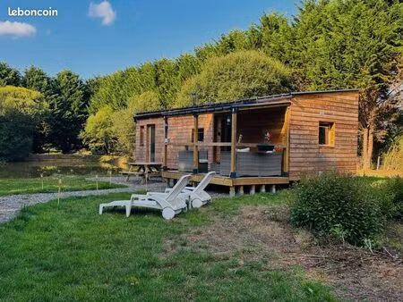 étang avec mobilhome autonome  7000 m2 de terrain