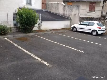 parking/box 12 m² tours