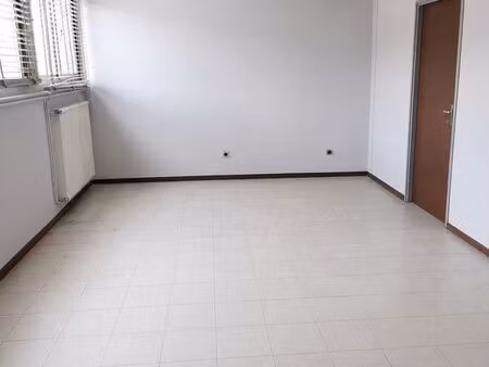 local professionnel 46 m² – nîmes