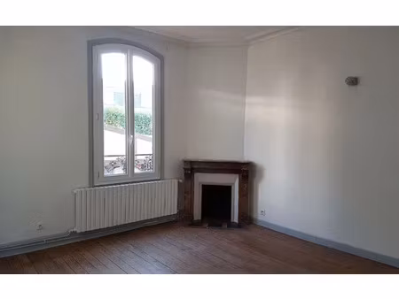 location appartement  m² t-3 à meaux  859 €