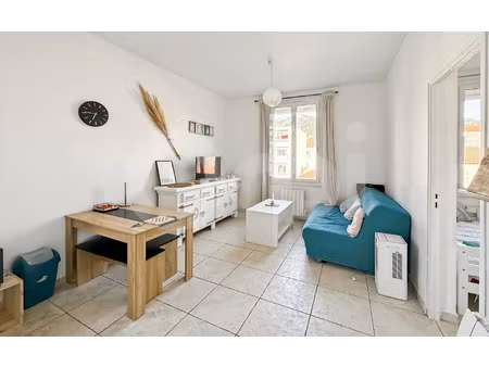 location appartement  m² t-3 à toulon  750 €