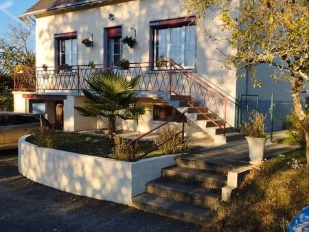 sur 12000 m2 et 1 ha de bois
