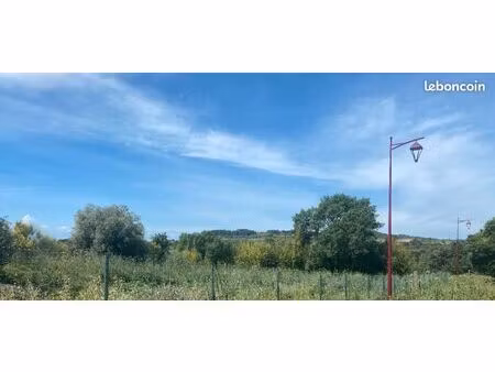 terrain 558 m² quarante