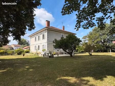 maison 8 pièces 260 m²
