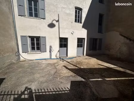 rare appartement avec cour