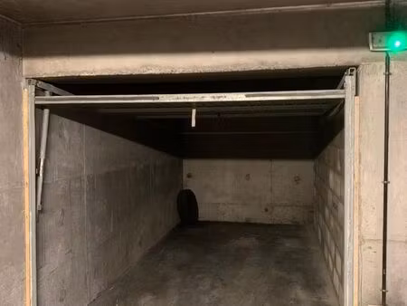 garage fermé et sécurisé - hyper centre