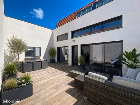 loft/atelier/surface 6 pièces 150 m²