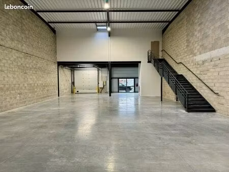 local d'activite 360 m² roissy en france