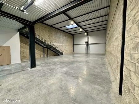 local d'activite 371 m² roissy en france