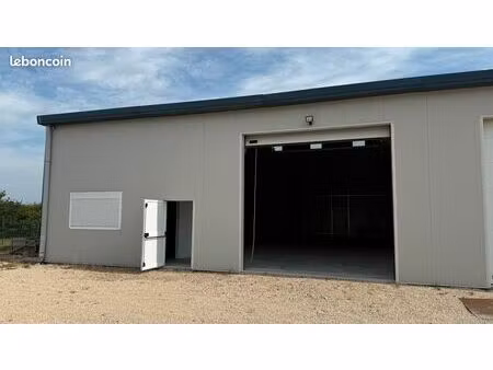 local professionnel a louer - 200m2 - idéal artisan ou stockage