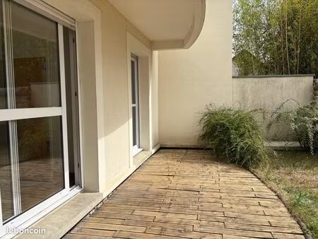 appartement t2 blois garage et terrasse