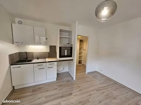 studio hyper centre refait à neuf avec cuisine équipée à saint martin d'uriage