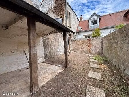 azay sur cher. maison de ville à rénover avec cour - grand garage et pièce annexe