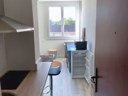 studio refait à neuf - idéal étudiant – centre de cahors – 17m² avec ascenseur & laverie