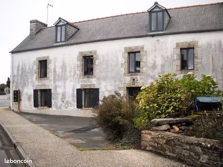 grand t2 (49 5m2) sur cour privative près de quimper