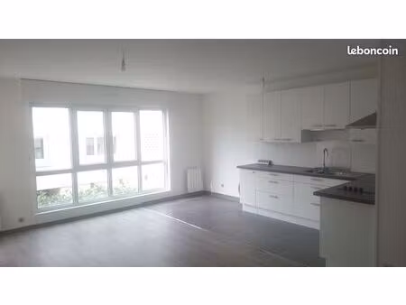 t3 nu ruelle mont goguet rénové st felix avec balcon