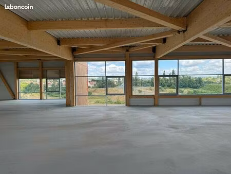 bureaux 441 m² louvres