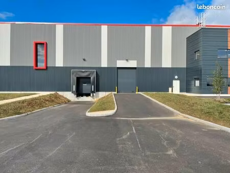 local d'activite 2606 m² roissy en france