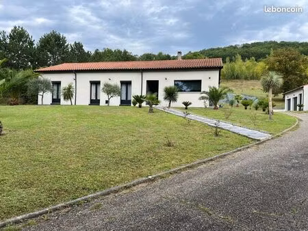 maison de plein pied 160m2 en l avec plusieurs dépendances cadre privilégié