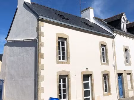 à louer maison 4 chambres située en plein bourg d’elliant