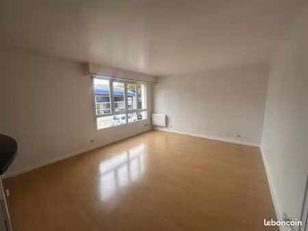 studio 1 pièce 28 m²