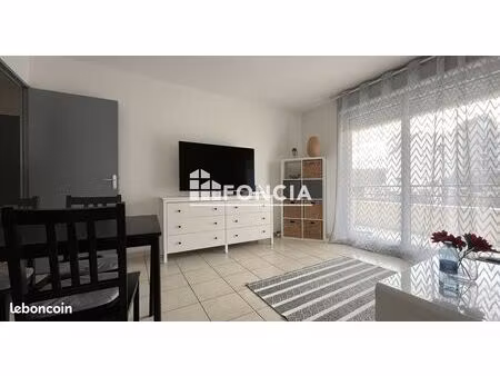 appartement t3 en rez-de-chaussée avec balcon  piscine et parkings – villefontaine